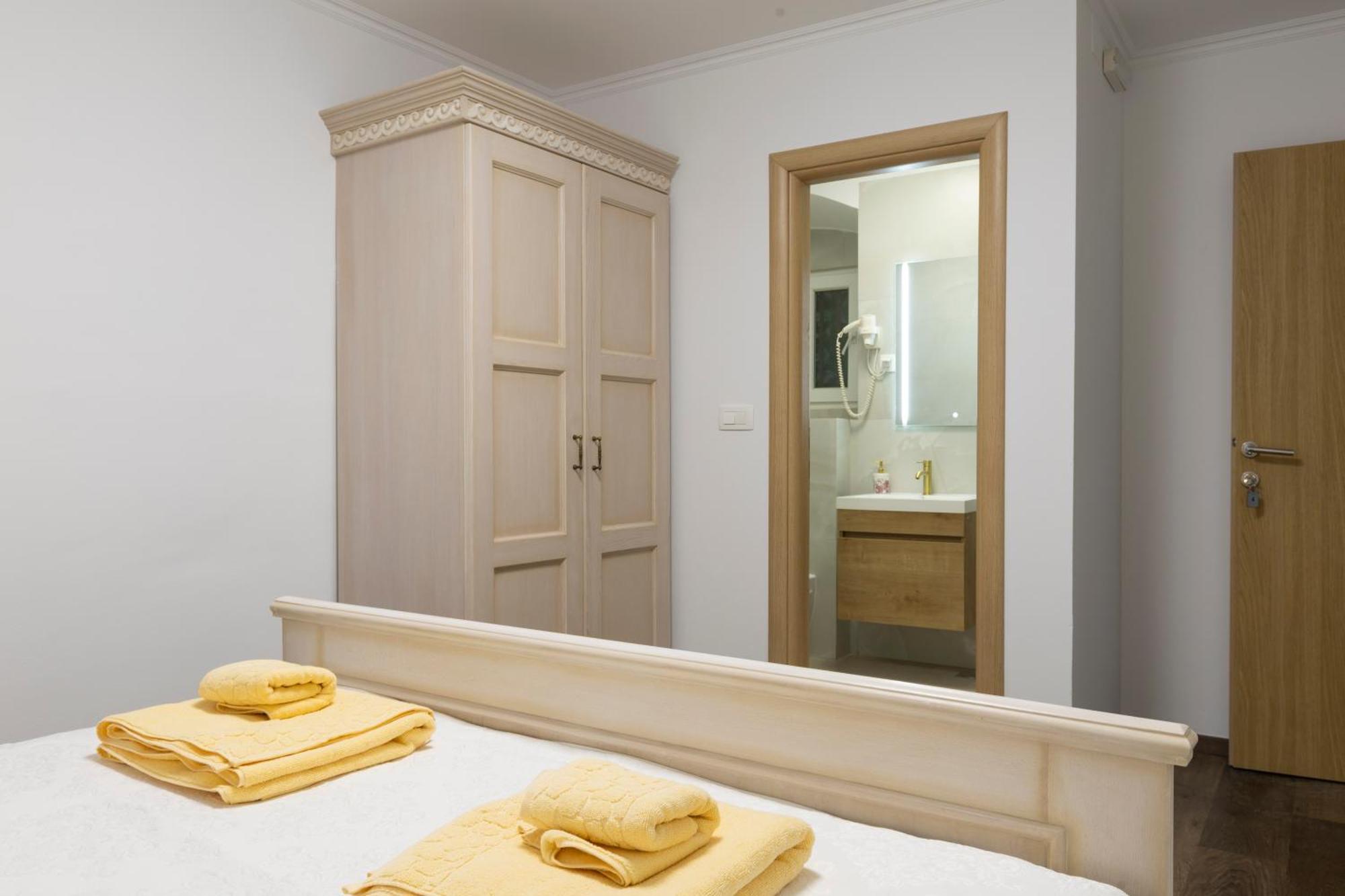 Split Varos Inn Bagian luar foto