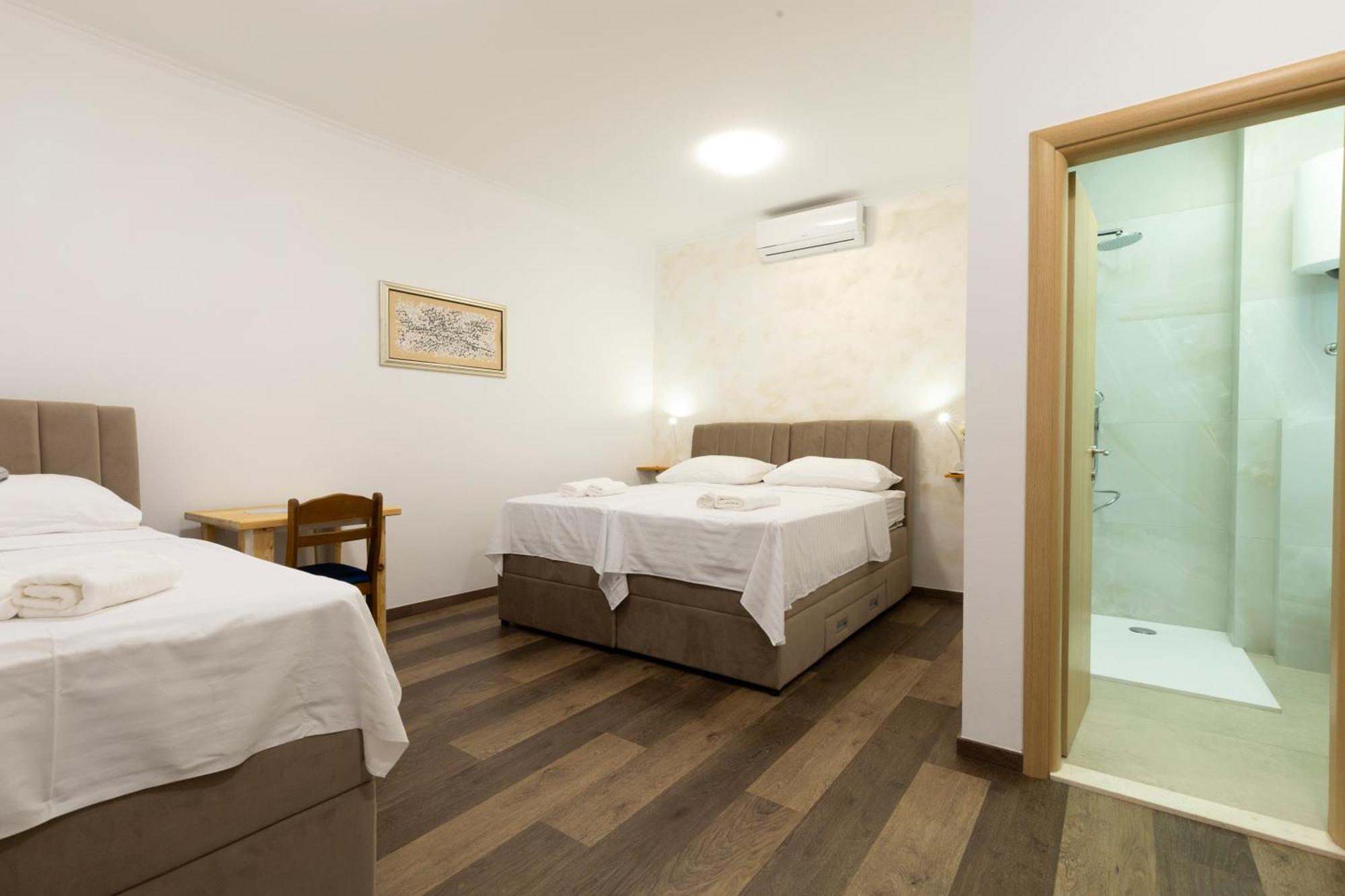 Split Varos Inn Bagian luar foto