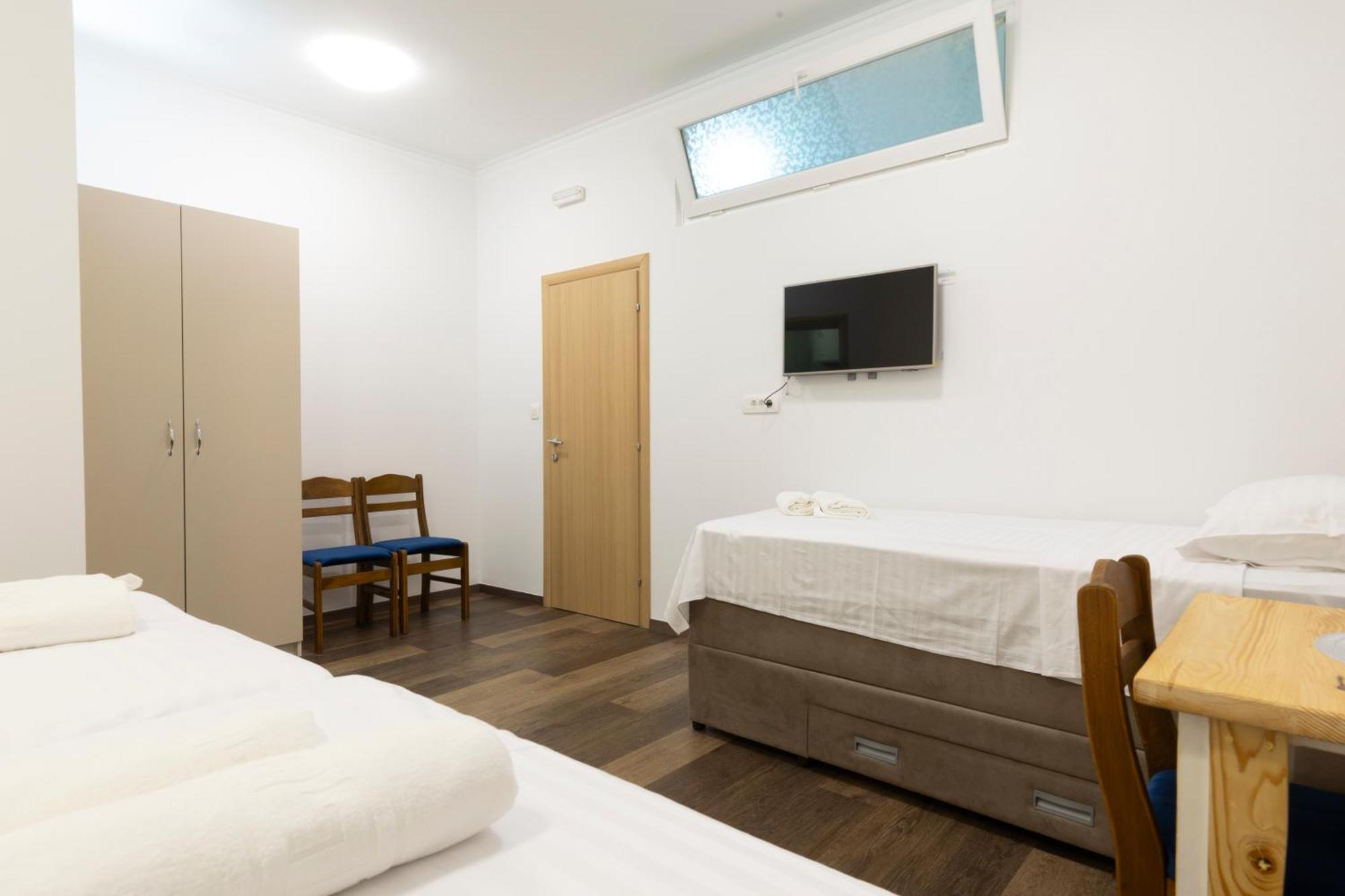 Split Varos Inn Bagian luar foto