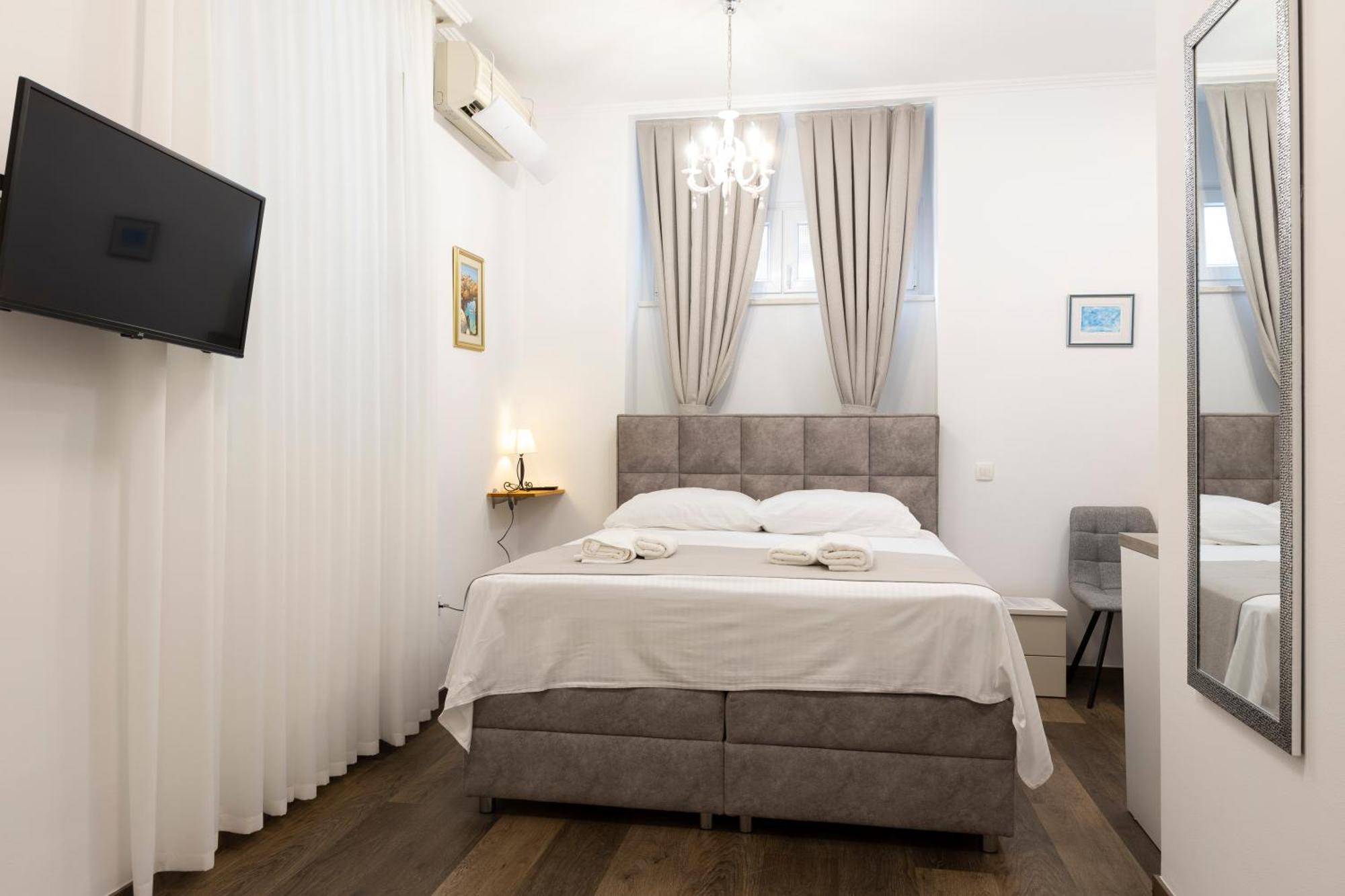 Split Varos Inn Bagian luar foto