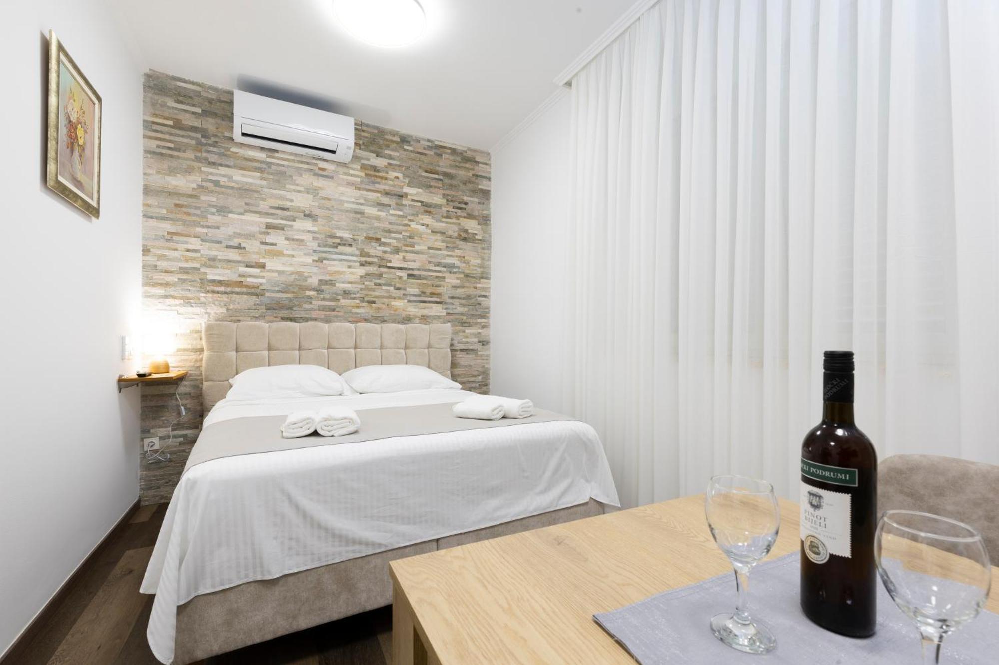 Split Varos Inn Bagian luar foto