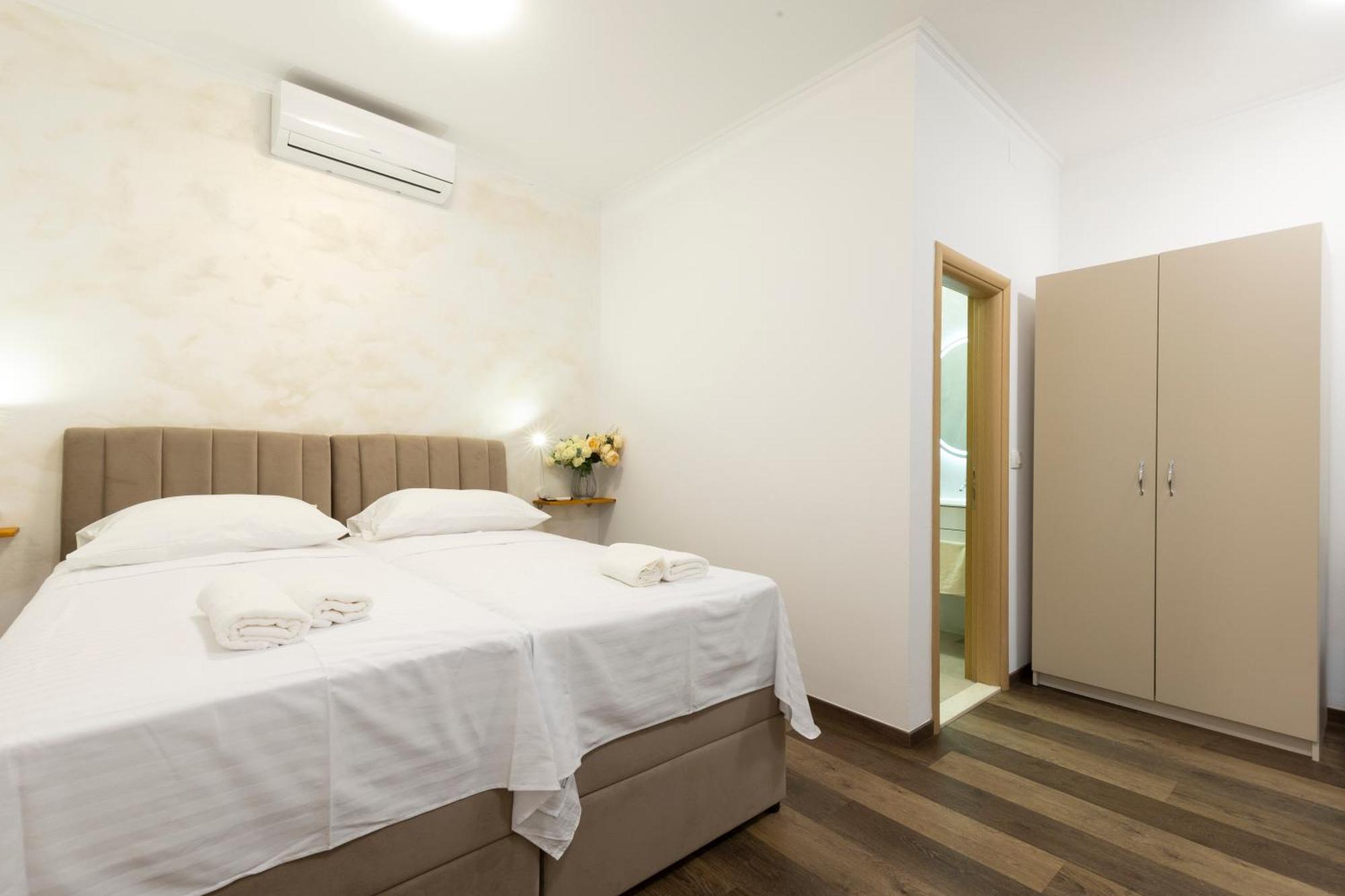 Split Varos Inn Bagian luar foto