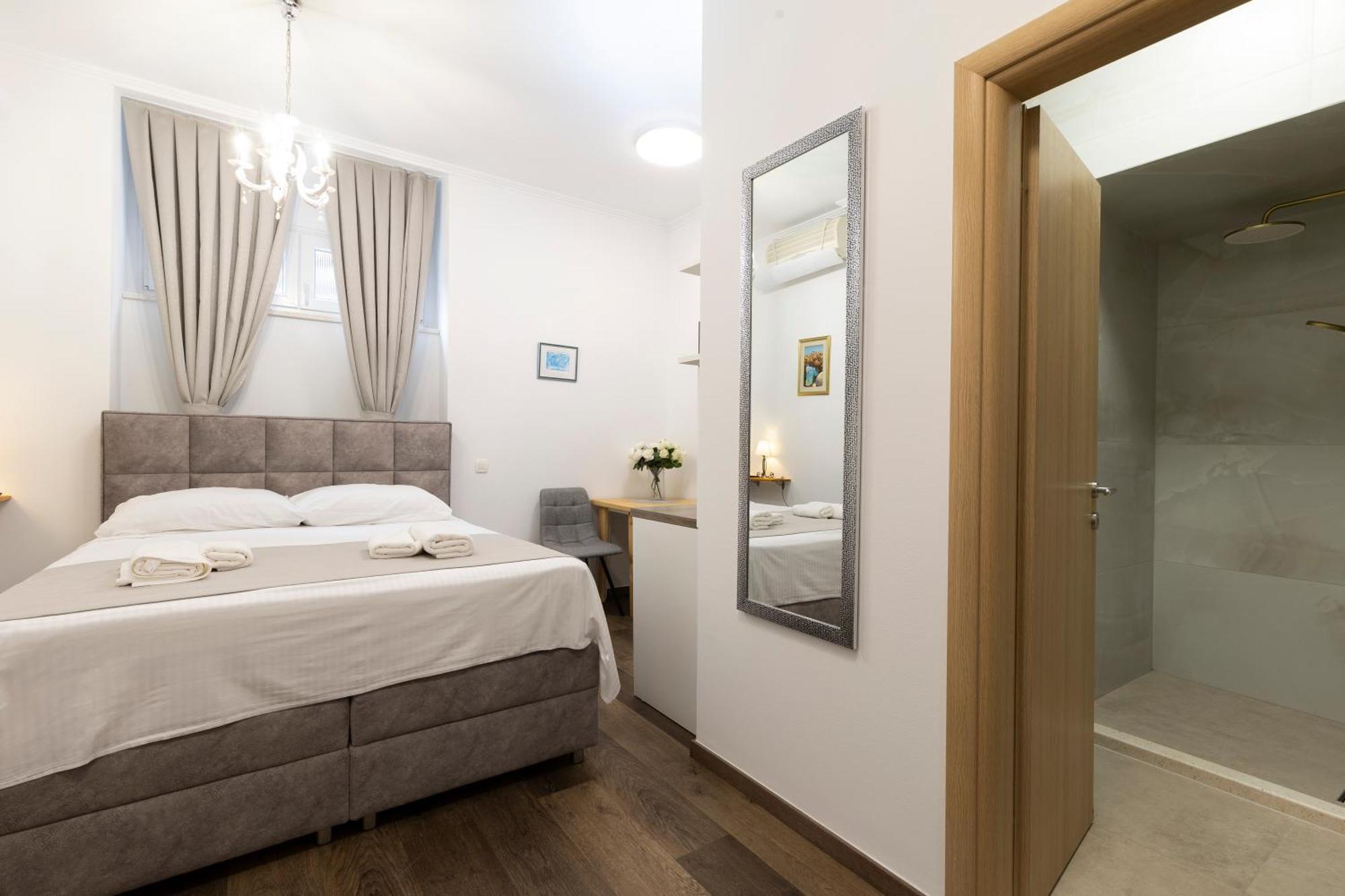 Split Varos Inn Bagian luar foto