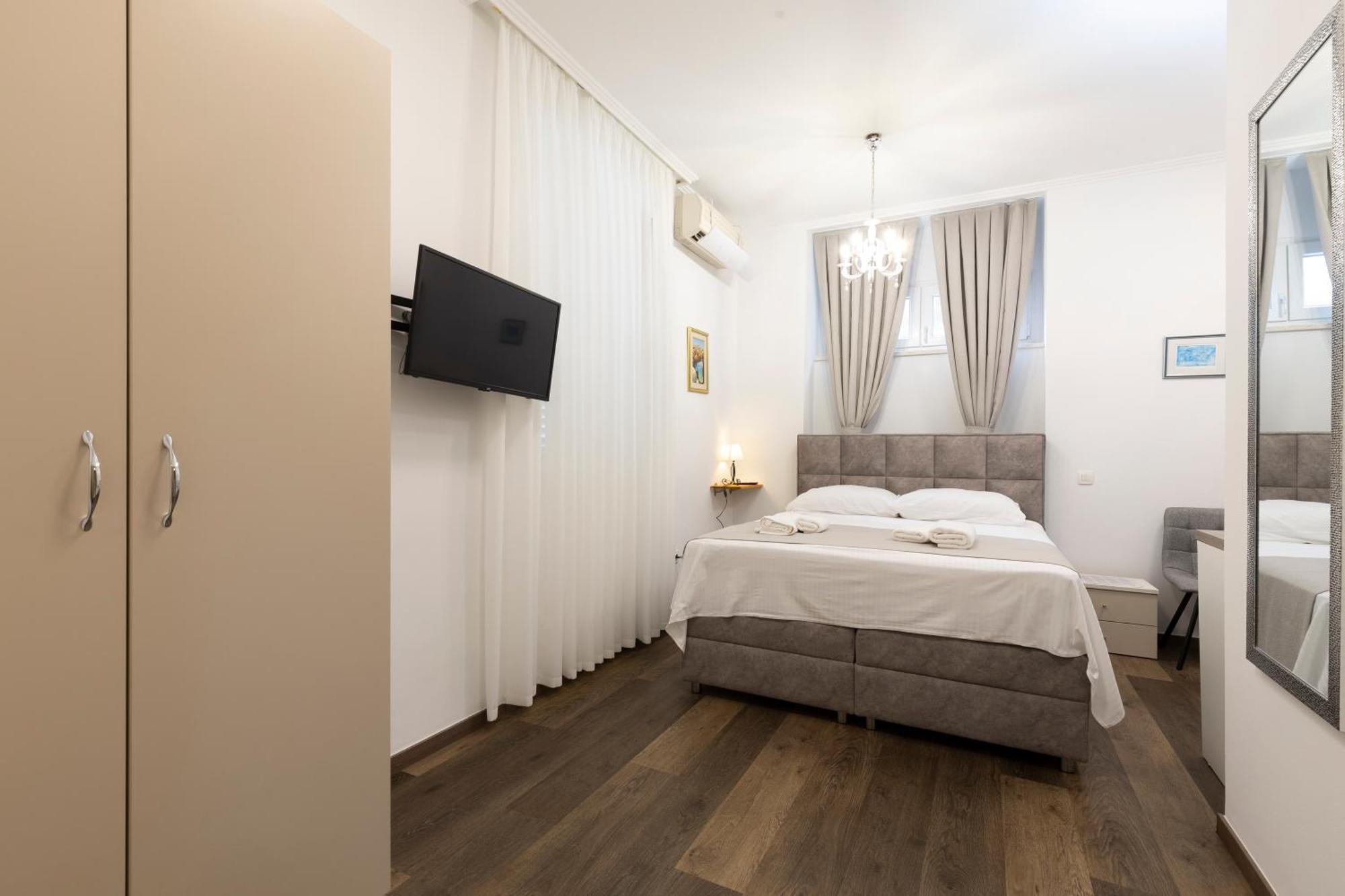Split Varos Inn Bagian luar foto