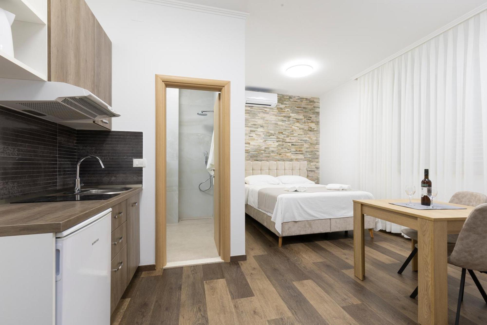Split Varos Inn Bagian luar foto