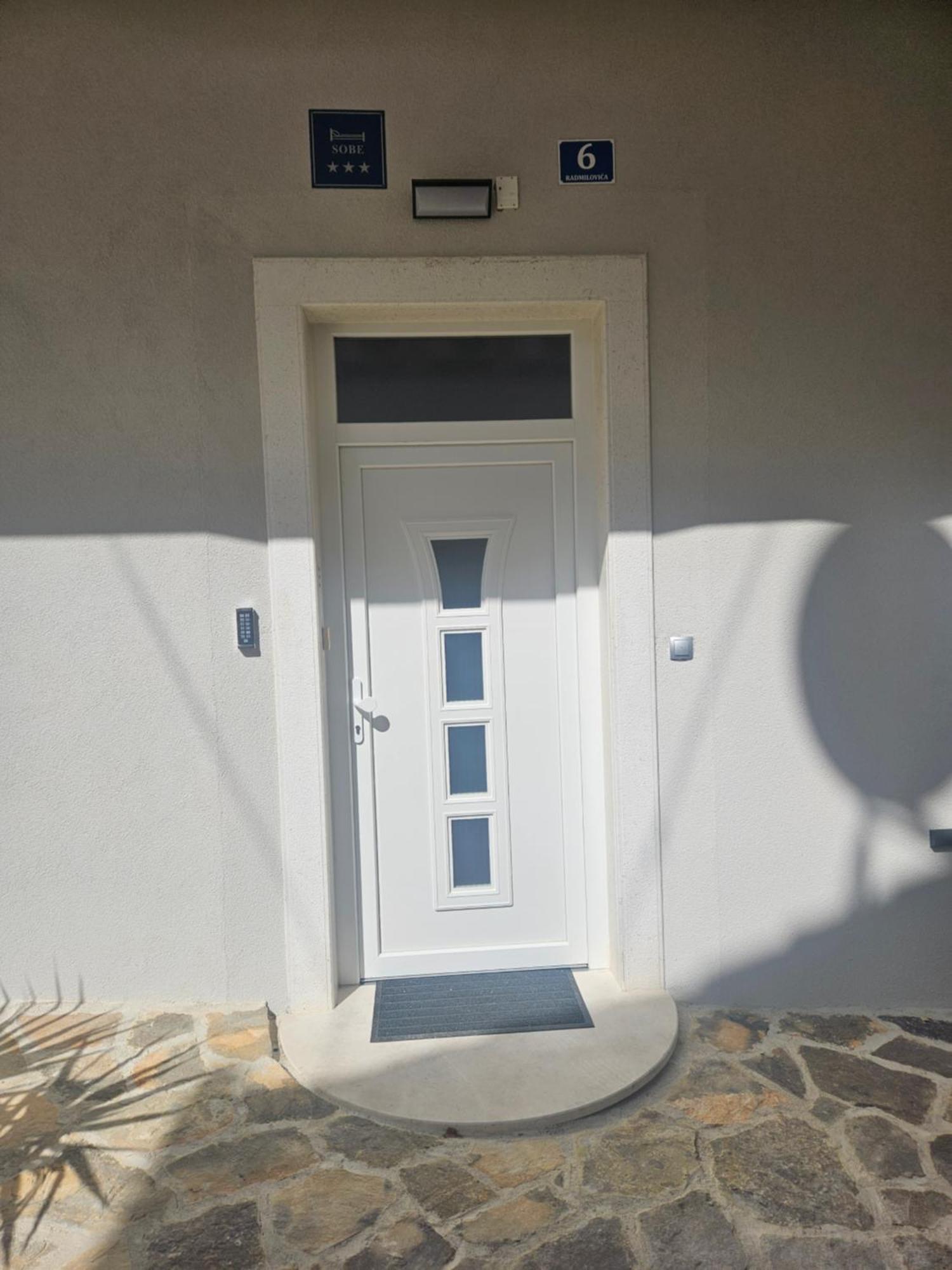 Split Varos Inn Bagian luar foto